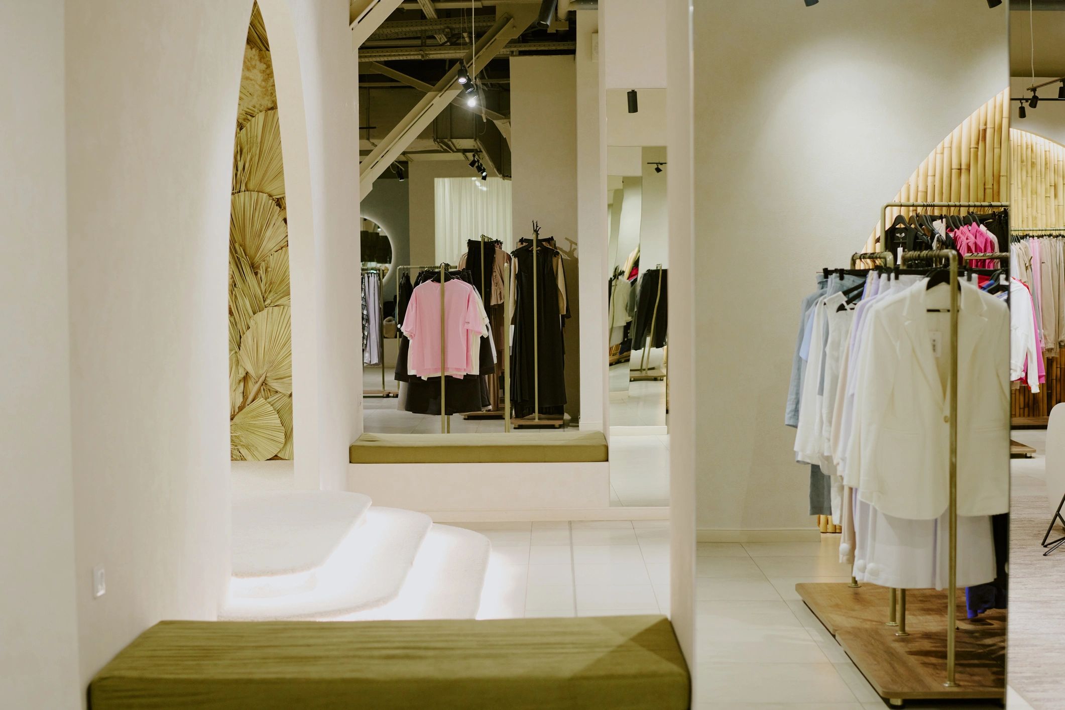 Apparel boutique display for design inspiration